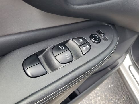 Used 2023 Nissan Murano SV image 9