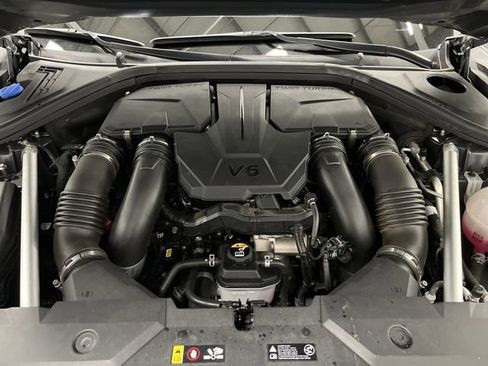 Used 2024 Genesis GV70 3.5T Sport w/ Sport Prestige Package image 40