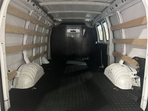 Used 2024 GMC Savana 2500 w/ Driver Convenience Package image 19