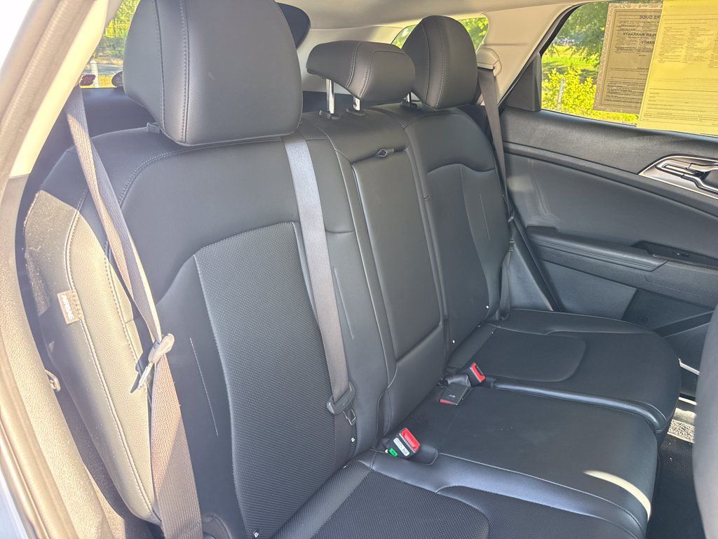 Used 2025 Kia Sportage EX w/ Premium Package FWD image 34