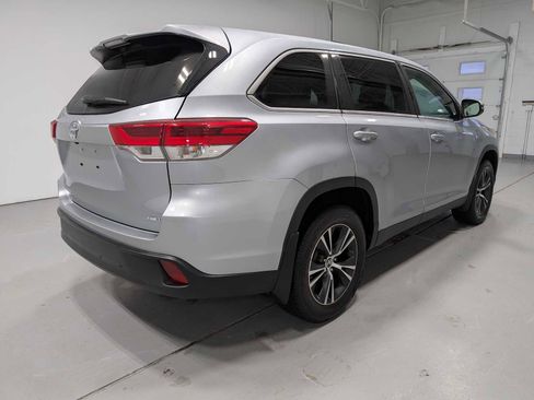Used 2019 Toyota Highlander LE image 8
