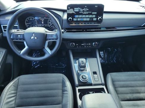Used 2023 Mitsubishi Outlander SE FWD image 15