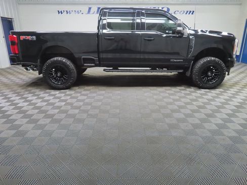 Used 2023 Ford F250 XLT w/ XLT Premium Package AWD/4WD image 3
