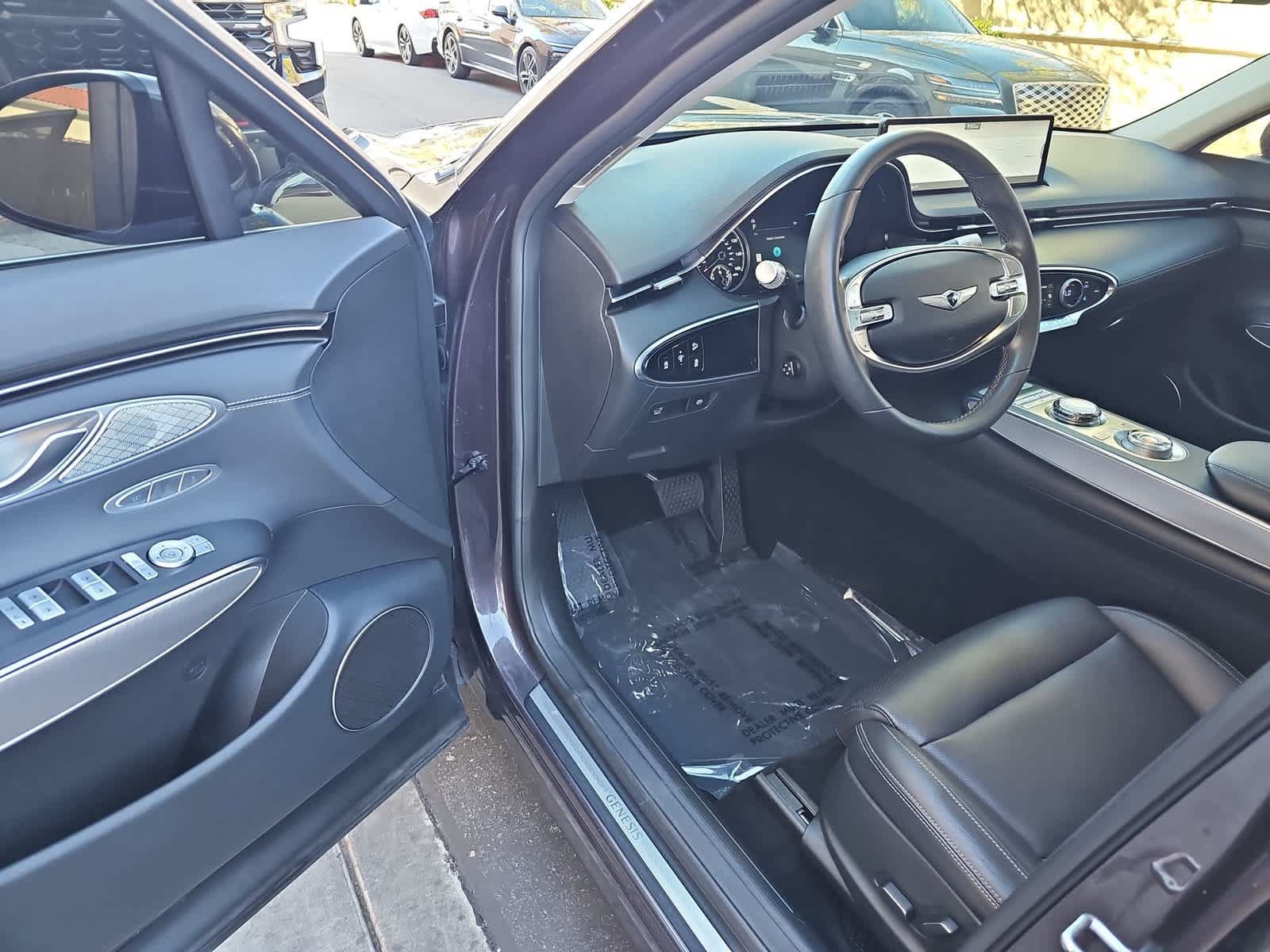 Used 2023 Genesis GV70 2.5T w/ Select Package AWD/4WD image 10