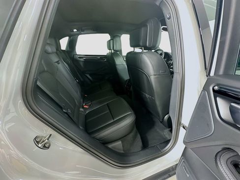 Certified 2025 Porsche Macan image 29