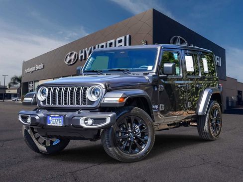 Used 2025 Jeep Wrangler Unlimited Sahara w/ Safety Group AWD/4WD image 1