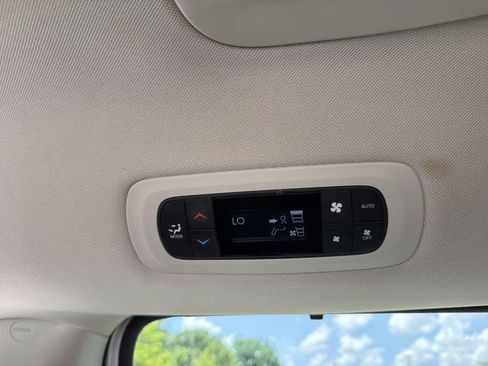 Used 2020 Chrysler Pacifica Touring w/ Advanced Safetytec Group FWD image 18