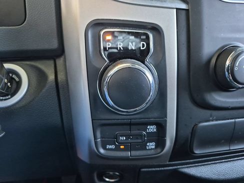 Used 2018 RAM 1500 Classic SLT AWD/4WD image 11