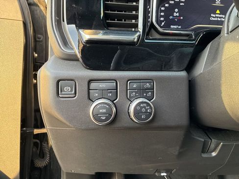 Used 2025 GMC Sierra 1500 SLT AWD/4WD image 13