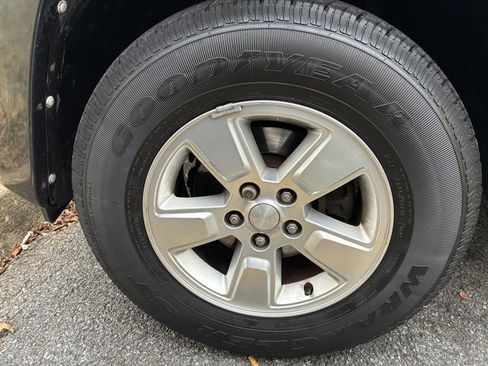 Used 2010 Jeep Liberty Sport w/ Popular Equipment Group image 16