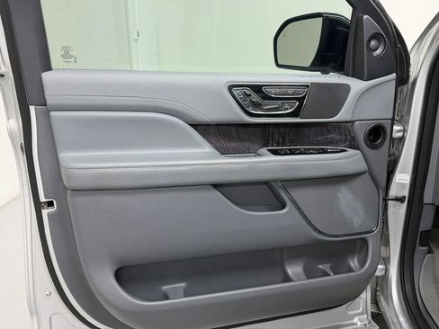 Used 2019 Lincoln Navigator L Select w/ Cargo Package AWD/4WD image 13