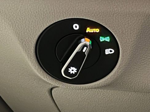 Used 2021 Volkswagen Jetta SE w/ SE Cold Weather Package image 13