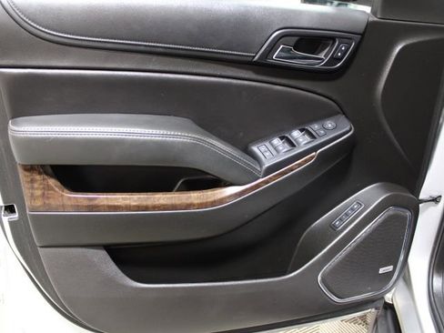 Used 2018 Chevrolet Suburban LT image 15
