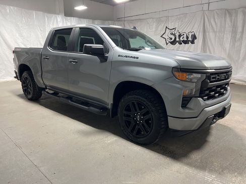 Used 2023 Chevrolet Silverado 1500 Custom image 1