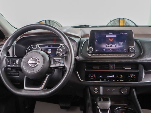 Used 2023 Nissan Rogue SV FWD image 17