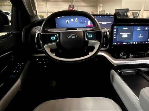 Certified 2025 Ford Expedition Max Platinum AWD/4WD image 5