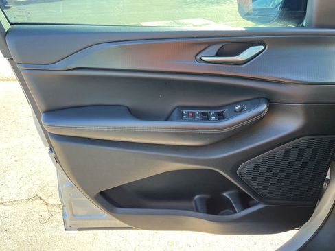 Used 2023 Jeep Grand Cherokee L Laredo image 22