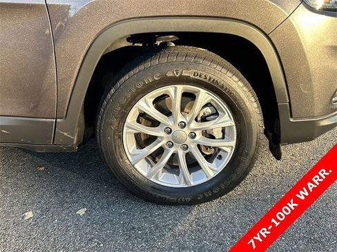 Certified 2022 Jeep Cherokee Latitude Lux w/ Sun & Sound Group image 13