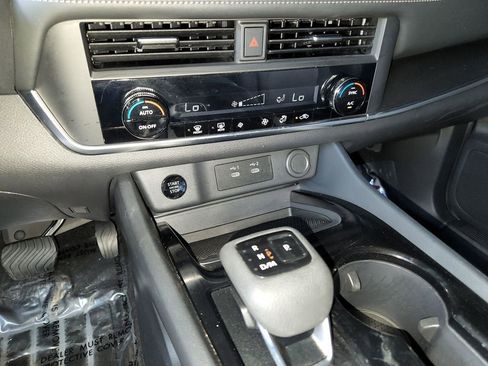 Used 2025 Nissan Rogue SV image 20