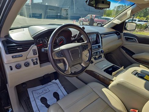 Used 2019 GMC Yukon Denali w/ Denali Ultimate Package image 18