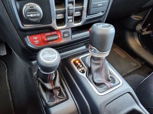 Used 2019 Jeep Wrangler Unlimited Rubicon image 16