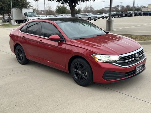 Certified 2022 Volkswagen Jetta SE image 2