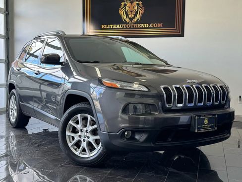 Used 2016 Jeep Cherokee Latitude w/ Cold Weather Group image 1