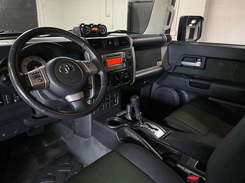 Used 2011 Toyota FJ Cruiser 4WD w/ Trail Teams Special Edition image 15