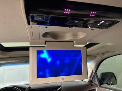 Used 2017 Cadillac Escalade Premium Luxury image 40