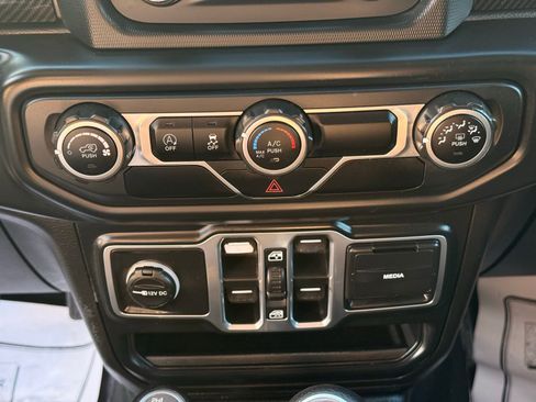 Used 2018 Jeep Wrangler Unlimited Sport S AWD/4WD image 18
