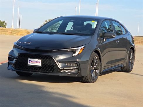 Used 2025 Toyota Corolla SE image 3