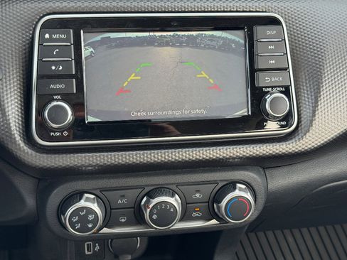 Used 2020 Nissan Kicks S image 11