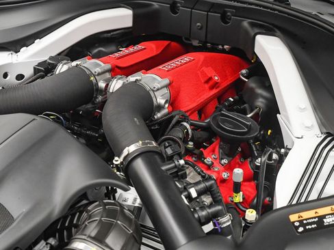 Used 2024 Ferrari Roma Spider image 34