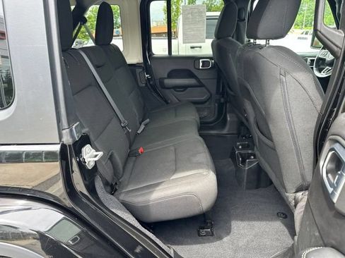 Used 2019 Jeep Wrangler Unlimited Sahara w/ Cold Weather Group AWD/4WD image 16