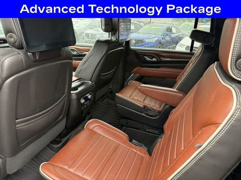 Used 2023 GMC Yukon XL Denali Ultimate AWD/4WD image 7