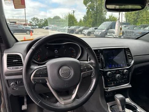 Used 2019 Jeep Grand Cherokee Altitude AWD/4WD image 8