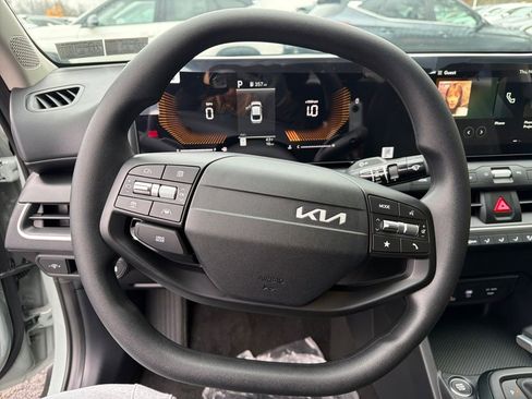 New 2025 Kia K4 LXS image 14