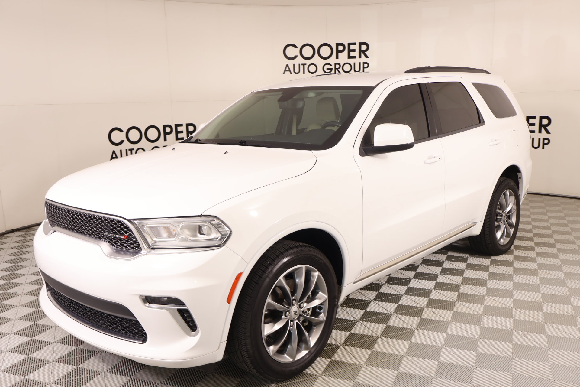 Used 2022 Dodge Durango SXT w/ Anodized Platinum Package AWD/4WD image 9