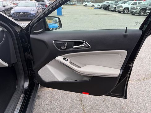 Used 2018 Mercedes-Benz GLA 250 image 25