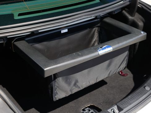 Used 2017 Mercedes-Benz E 300 4MATIC image 28