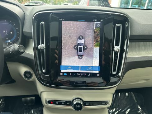 Used 2023 Volvo XC40 B5 Plus w/ Protection Package Premier AWD/4WD image 18