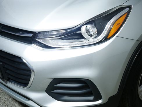 Used 2019 Chevrolet Trax LT w/ LT Convenience Package image 16