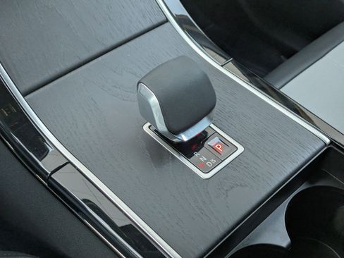 New 2026 Land Rover Range Rover Velar Dynamic SE image 16