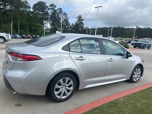 Used 2024 Toyota Corolla LE image 3