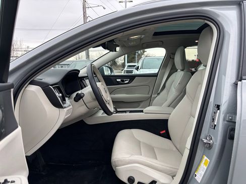 Used 2025 Volvo V60 B5 Cross Country Plus image 17