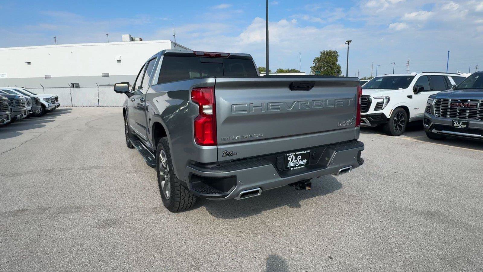 Used 2023 Chevrolet Silverado 1500 High Country w/ Technology Package AWD/4WD image 8