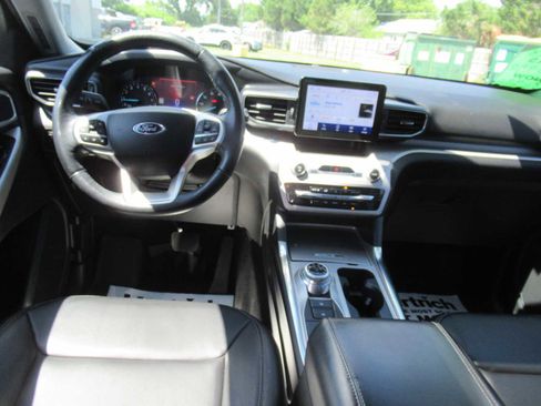Used 2023 Ford Explorer XLT w/ Equipment Group 202A AWD/4WD image 18