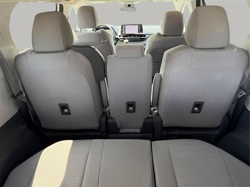 Used 2021 Toyota Sienna LE FWD image 45