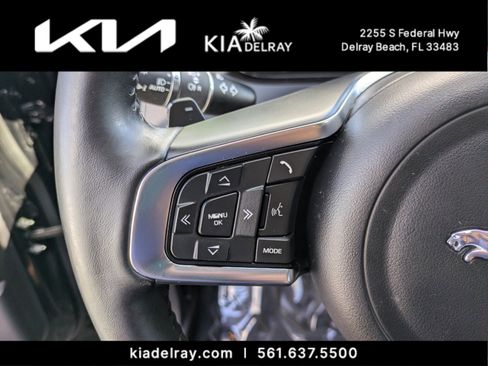 Used 2018 Jaguar E-PACE R-Dynamic SE image 21