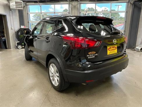 Used 2018 Nissan Rogue Sport SV w/ SV Technology Package image 3